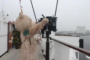 Royal Yacht Britania invites Baxterbear