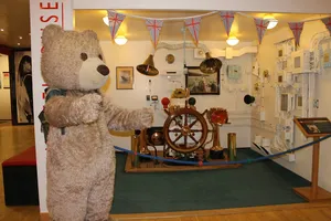 Royal Yacht Britania invites Baxterbear