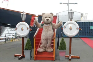 Royal Yacht Britania invites BaxterbearRoyal Yacht Britania invites Baxterbear