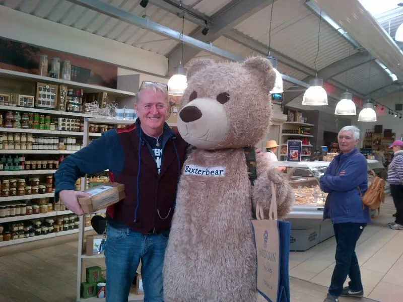 Phil Cunningham meets Baxterbear at Hopetoun House